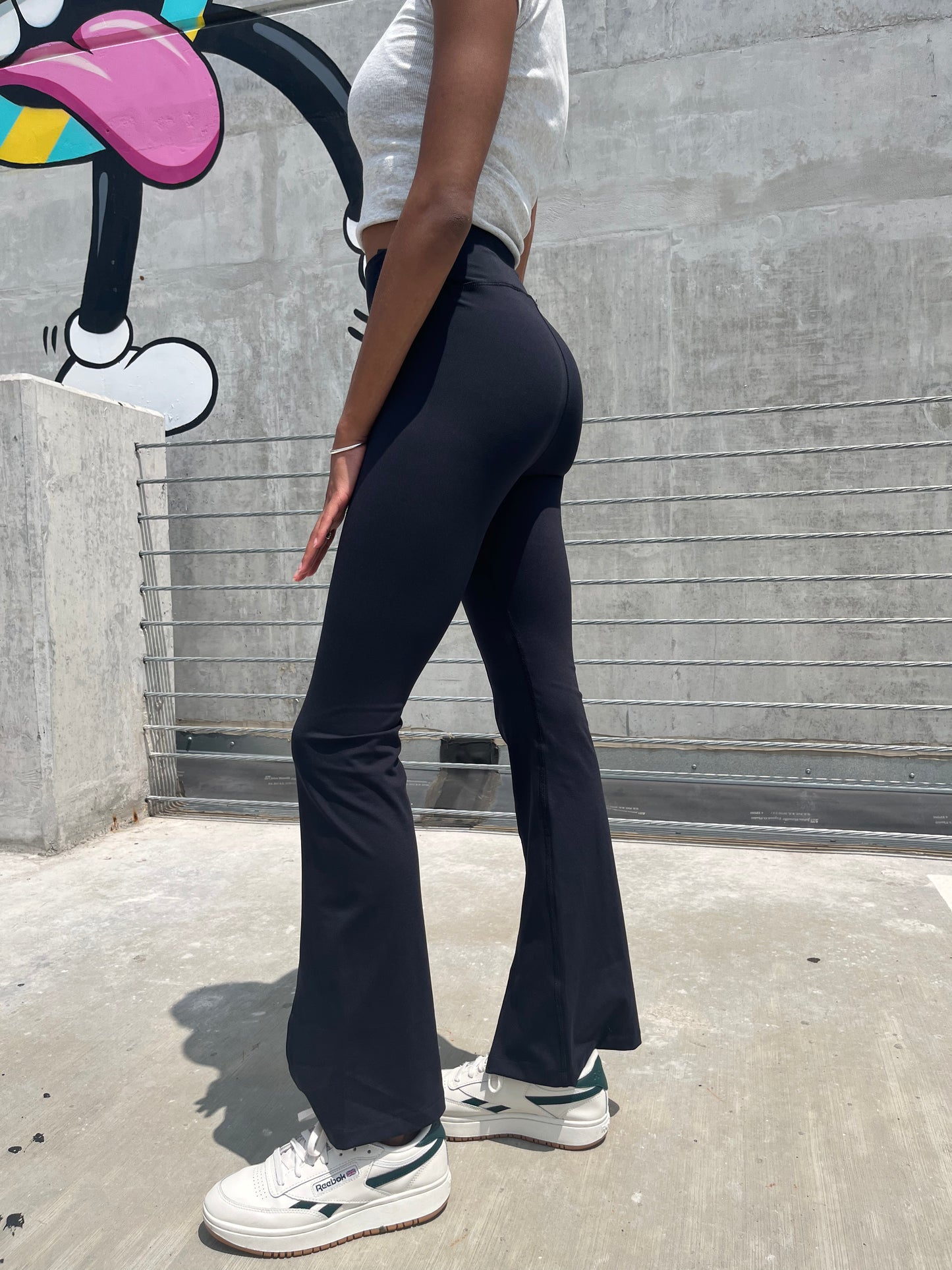 OVERDRIVE SPLIT FLARE LEGGING