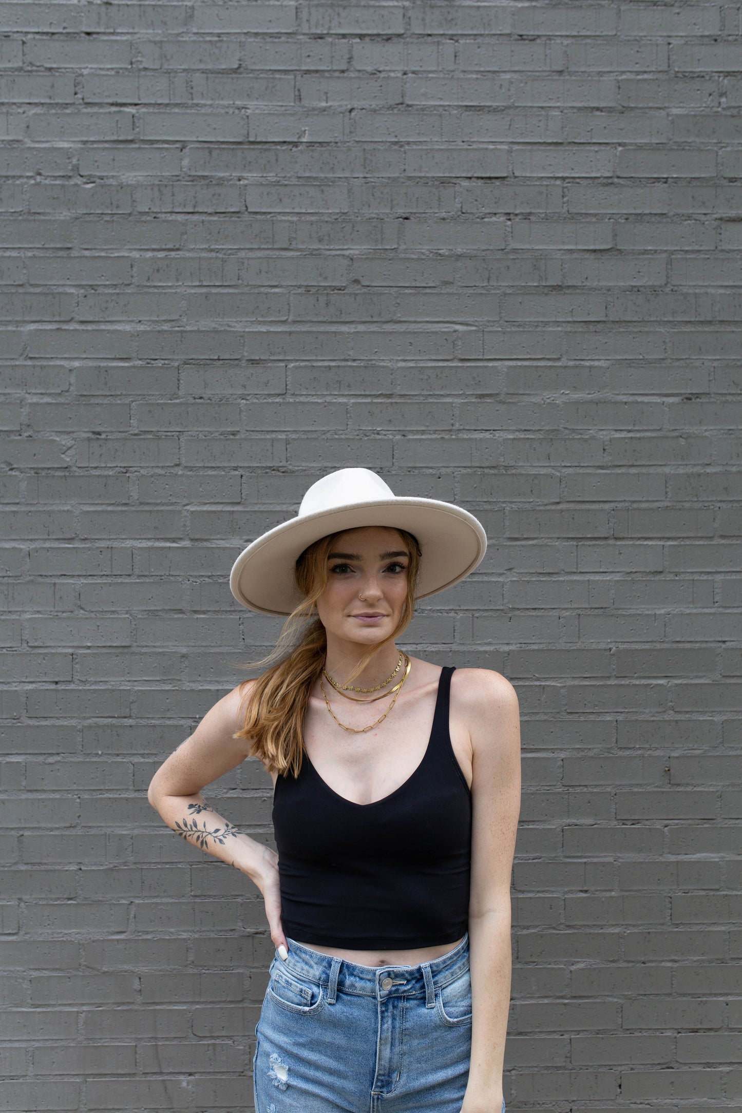 SNOW WHITE FLAT BRIM HAT