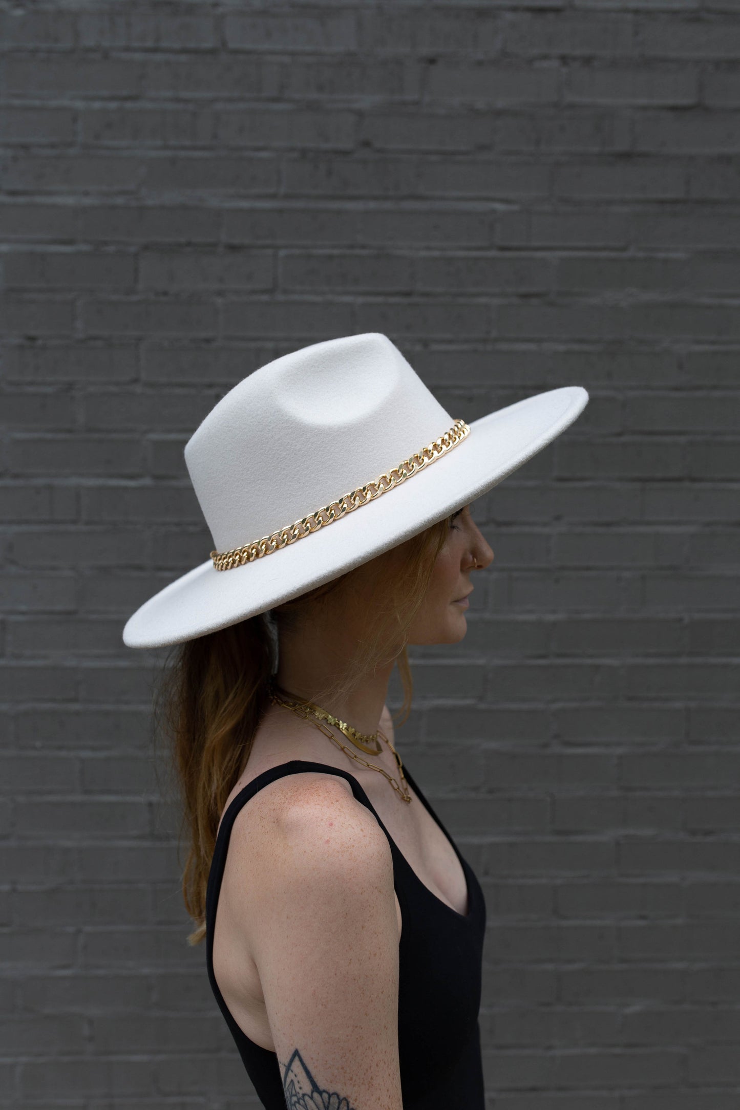 SNOW WHITE FLAT BRIM HAT