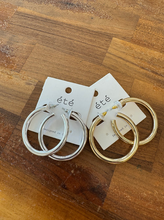 STATEMENT HOOP EARRING