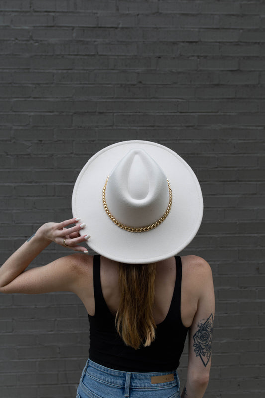 SNOW WHITE FLAT BRIM HAT